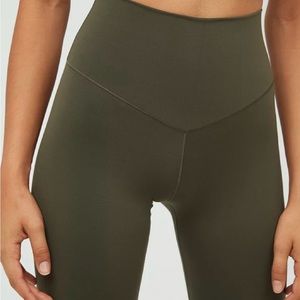 AERIE (NWT) OFF LINE HI RISE LEGGINGS IN ARMY GREEN, SIZE 7/8 L/G/G